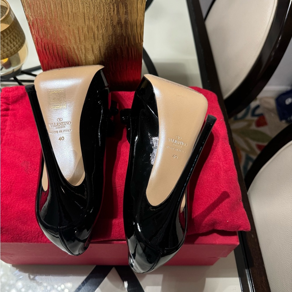 Valentino Black Stiletto Heels with Bow - Picture 4 of 6